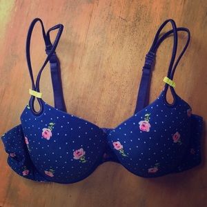 Size 36C Victoria’s secret bra